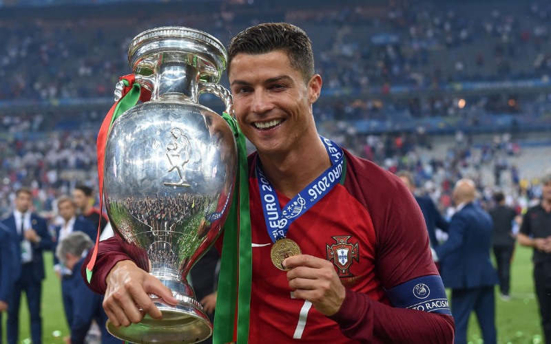 Ronaldo giành chức vô địch cùng đội tuyển Bồ Đào Nha